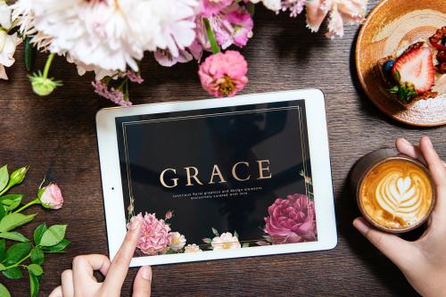 Woman using a laptop screen mockup in a cafe - 1212375