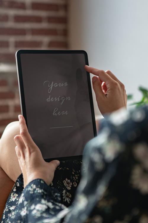 Woman using a digital tablet mockup - 1213797