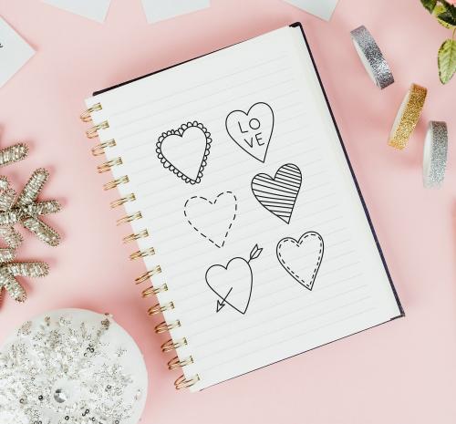 Hand drawn heart doodle vector on a notebook - 936383