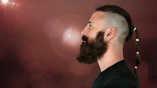 Side view of a bearded man - 894443