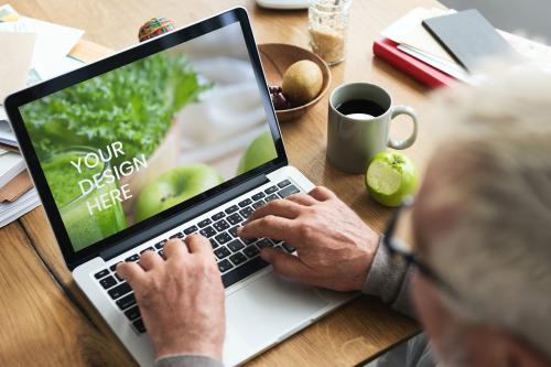 Elderly man using a laptop mockup - 894883