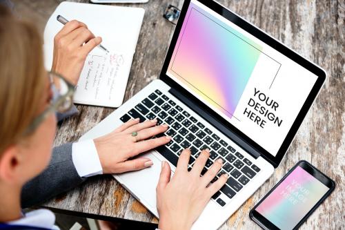 Businesswoman working on a laptop mockup - 598449