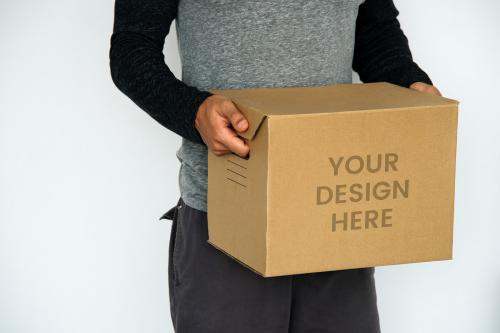 Man carrying a kraft box mockup - 598473