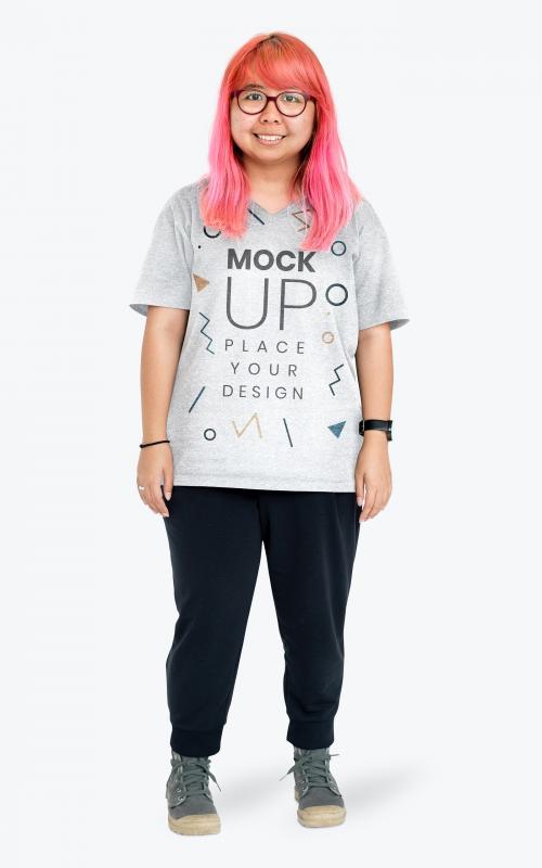 Happy woman wearing a t-shirt mockup - 681274