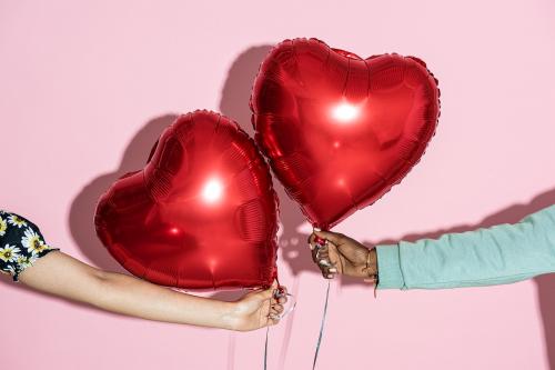 Red balloons on a pink background - 2054423