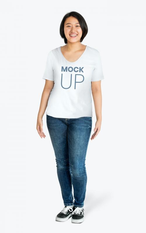 Happy woman wearing a t-shirt mockup - 681298