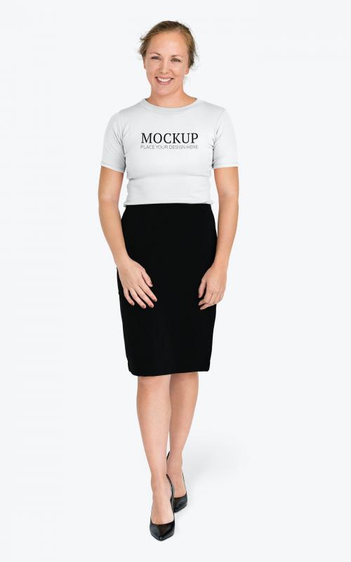 Happy woman wearing a t-shirt mockup - 681360