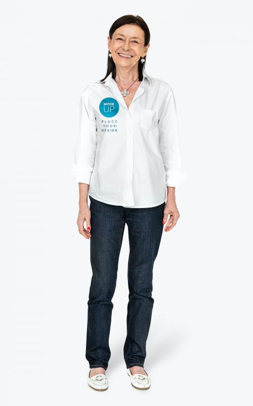 Happy senior woman wearing a shirt mockup - 681363