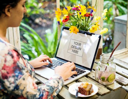 Woman using a laptop mockup - 580915