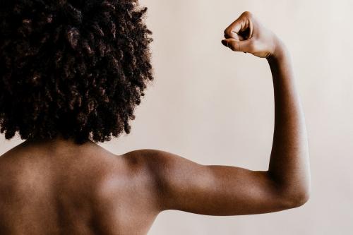 Healthy and strong black woman - 2025300