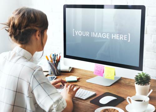 Woman using a computer mockup - 580929