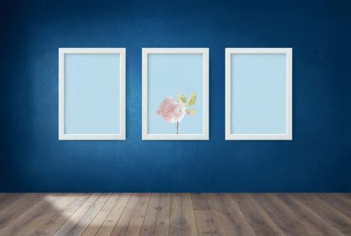 Frame mockups against a blue wall - 586015