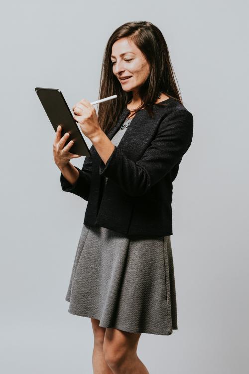 Happy businesswoman using a digital tablet - 2020137