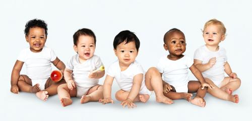 Diverse babies sitting on the floor - 546260