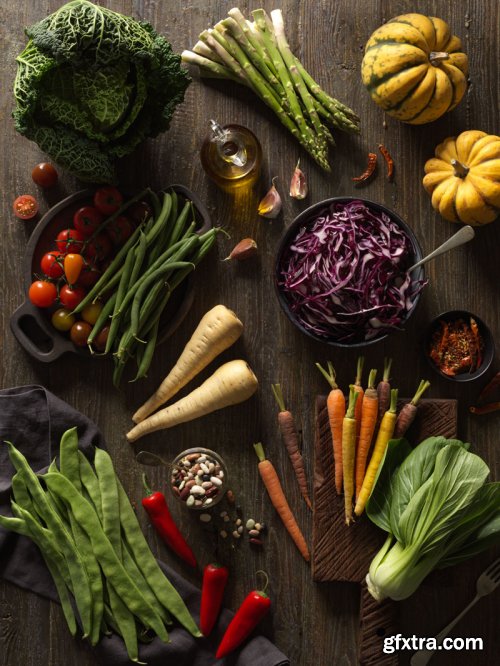 Karl Taylor Photography - Healthy living flat lay: Raw vegetables