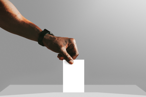 Man casting his vote to a ballot box mockup - 2032048