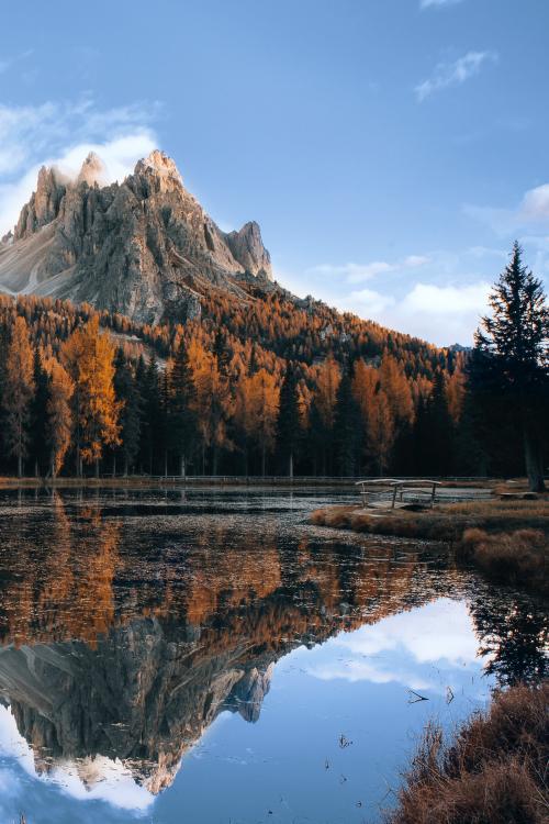 Dolomites lake in autumn - 2092699