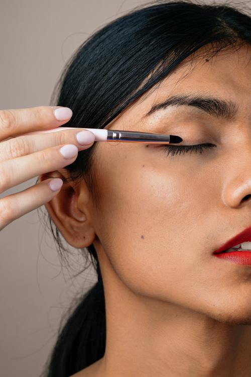 Closeup of beautiful woman holding an eyeshadow brush - 2224861