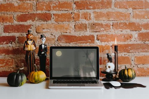 Halloween decoration on a table - 521240