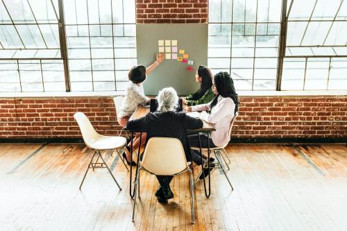 Happy diverse businesswoman brainstorming ideas - 2030373