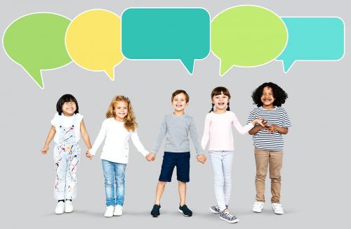 Happy diverse kids with speech bubbles - 504003