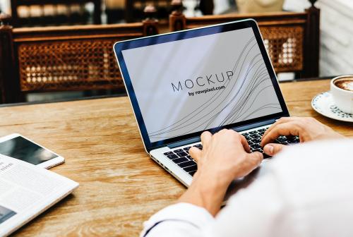 Businessman working on a laptop screen mockup - 502877