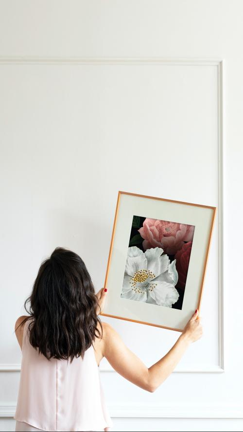 Curator hanging floral art frame on the wall mobile phone wallpaper - 2024811