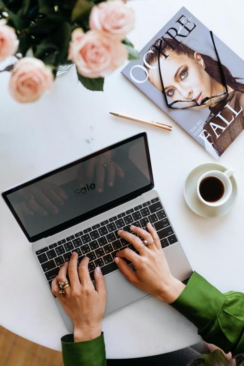 Businesswoman using a laptop at home - 2030309