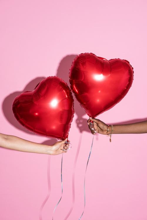 Red balloons on a pink background - 2053440