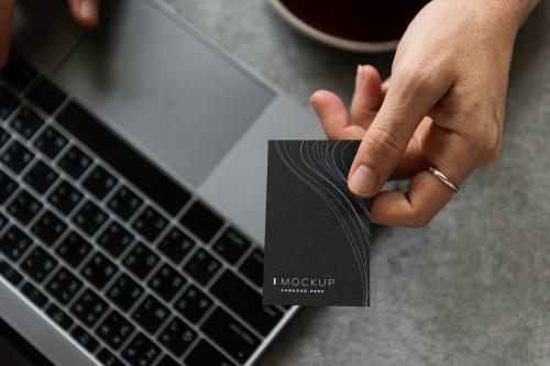 Female hand holding a business card mockup - 502800