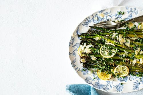 Baked asparagus with lemon in a plate - 2225730