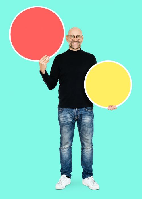 Cool entrepreneur holding blank circles - 492144