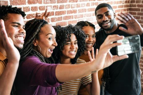 Group of black people taking a selfie - 2027167