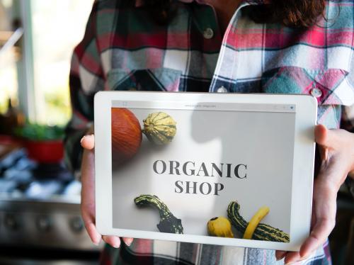 Woman with an online organic farm shop - 485682