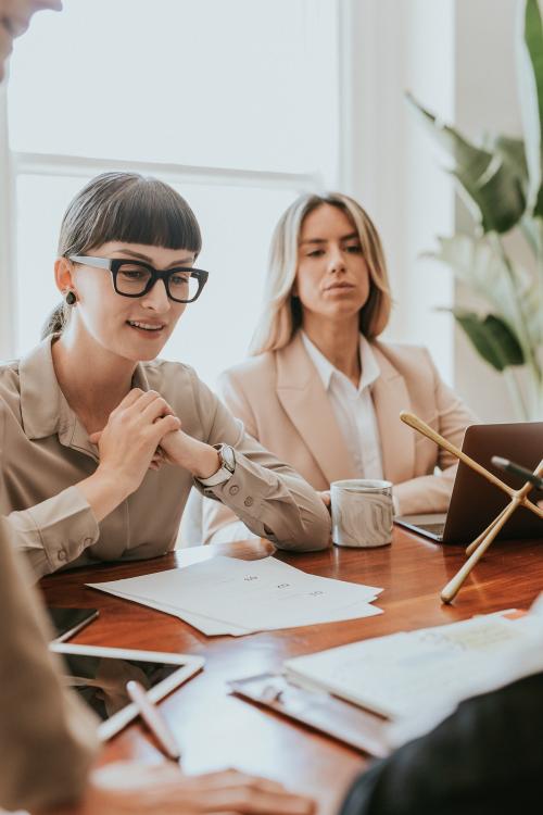 Businesswomen in an office meeting - 1216694