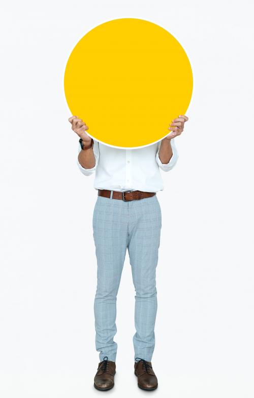 Man holding a round yellow board - 475580