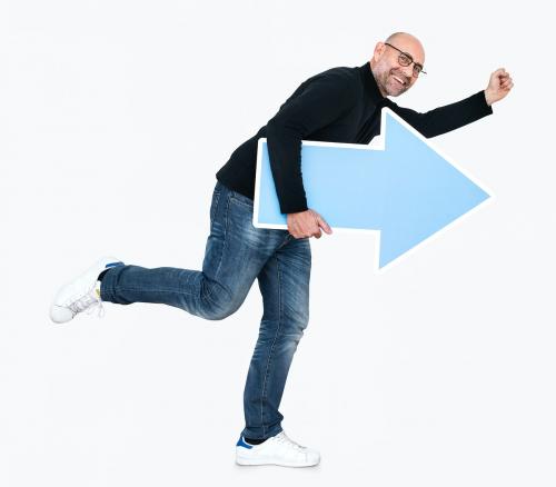 Happy man holding blue arrow icon - 475672