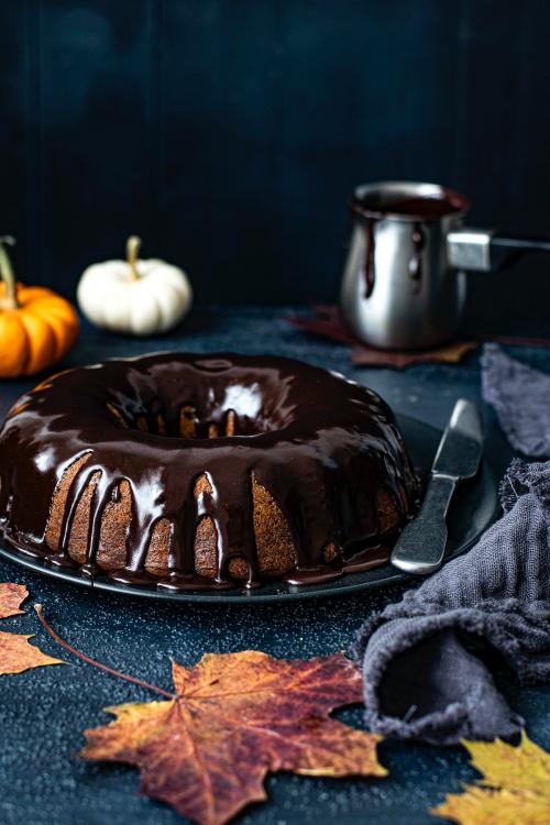 Chocolate covered pumpkin bundt cake - 1228633