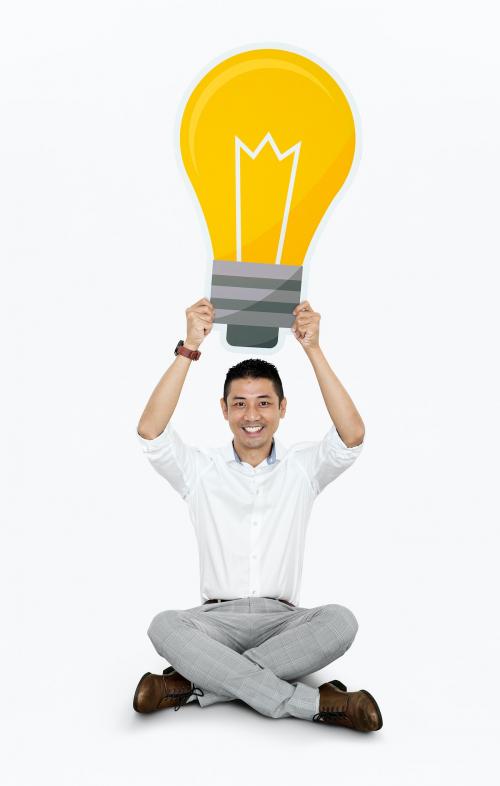 Man showing a light bulb icon - 475085