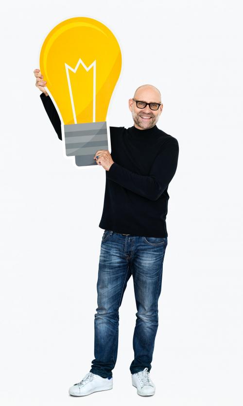 Man showing a light bulb icon - 475086