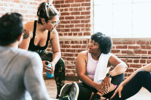 Sporty women talking to each other after a workout session - 1225155