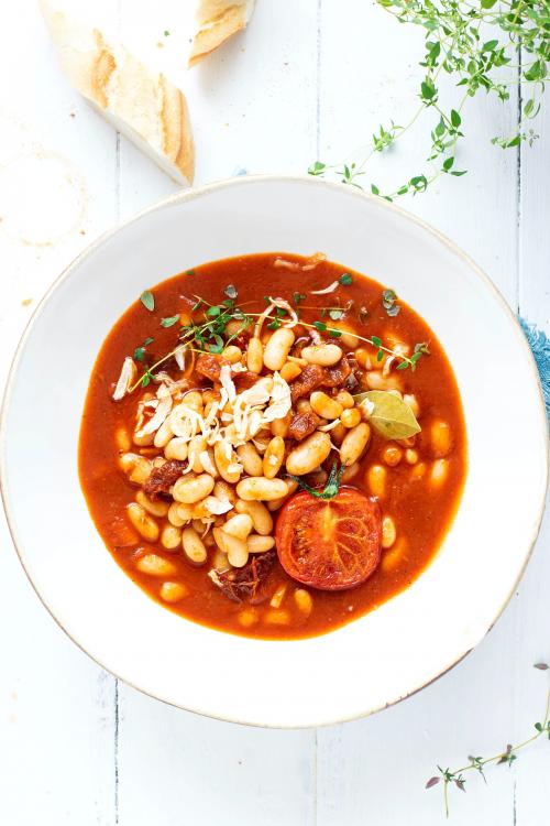 White beans cooked in homemade tomato sauce - 1225260