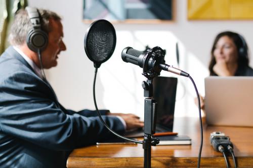 Female broadcaster interviewing her guest in a studio - 1225334