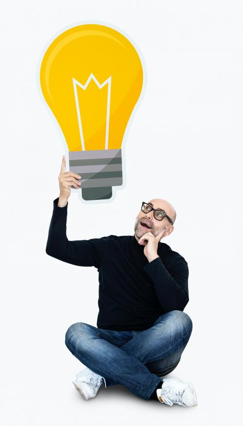 Man showing a light bulb icon - 475235