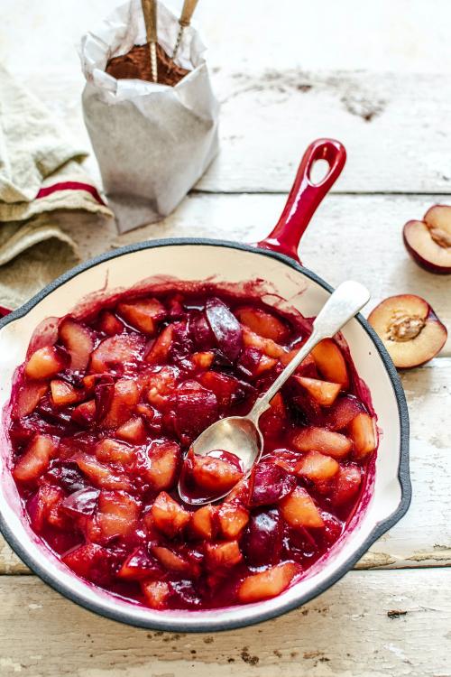 Plums compote mixed with cocoa powder - 893640