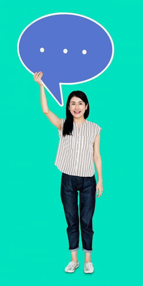 Woman showing a blue speech bubble icon - 470582