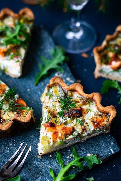 Homemade potato salmon tart with fresh dill - 1228632