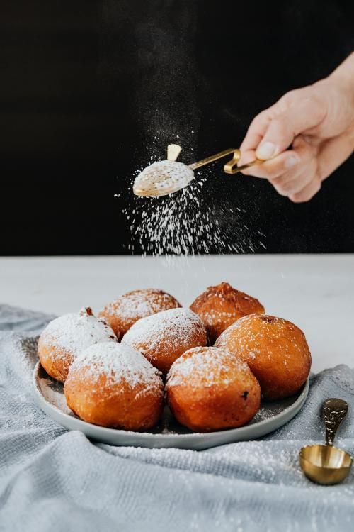 Homemade traditional Spanish buñuelo, fried dough balls - 937403