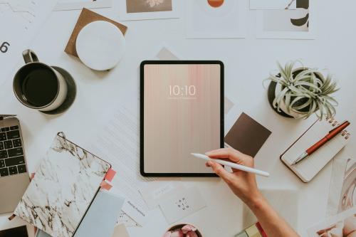 Woman using a digital tablet mockup - 1220890