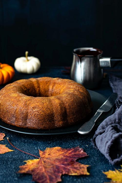 Fresh homemamde pumpkin bundt cake - 1228604